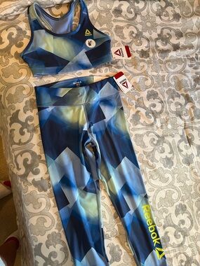 Reebok Blue Geometric Racerback Sports Bra and Leggings Set